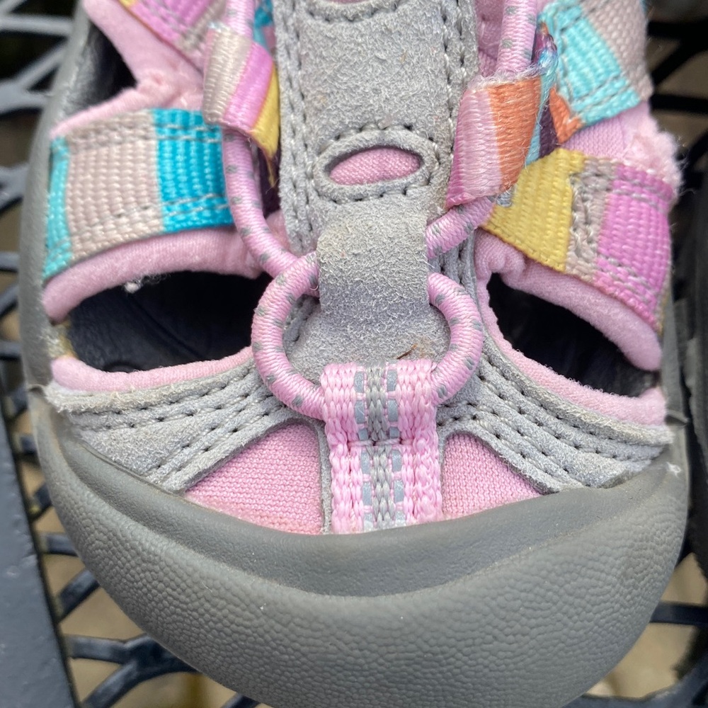 Preowned Keen Toddler girl Multicolor Striped Closed-Toe Sandals 8 US excellent - Picture 9 of 11